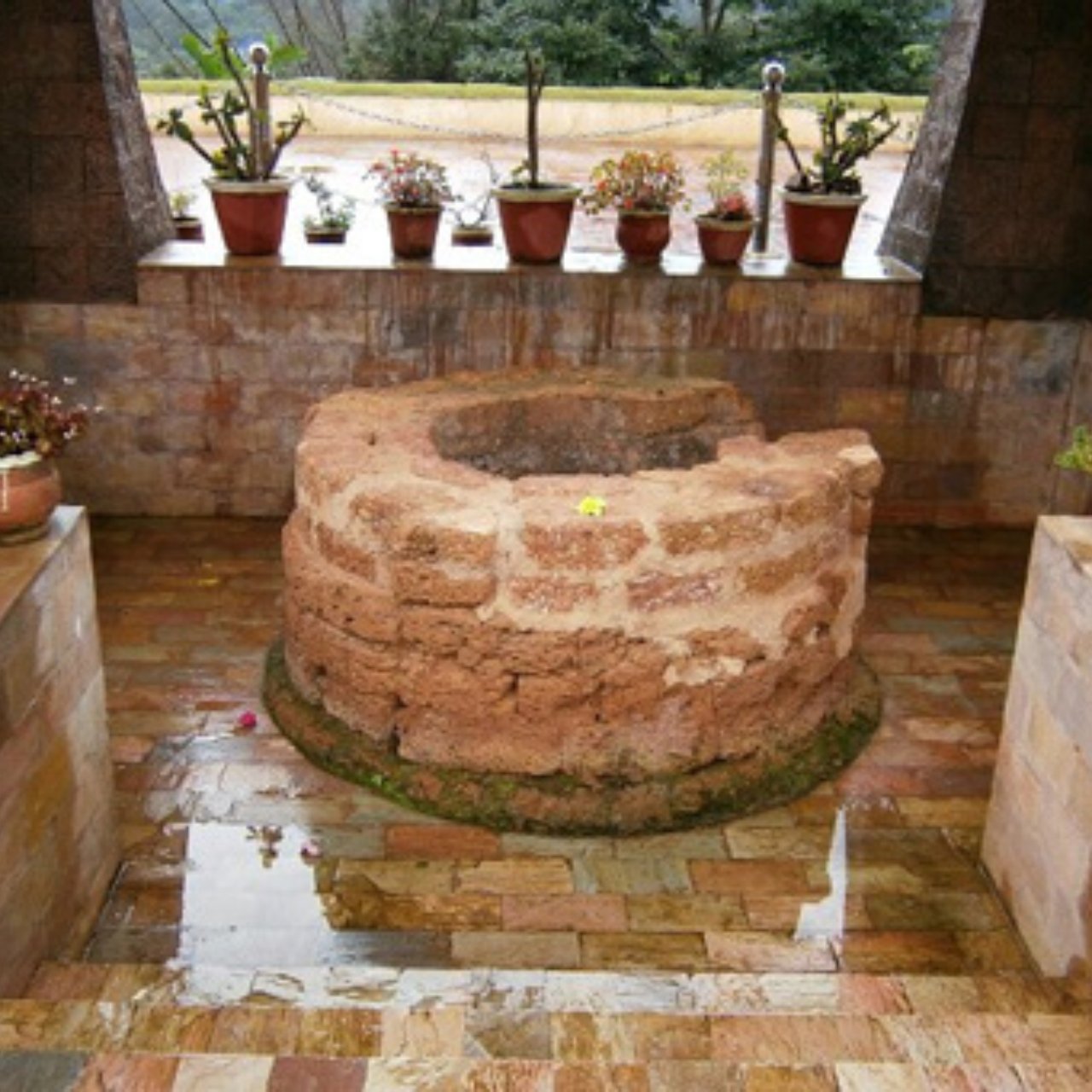 Pazhassiraja Tomb - Historical memorial near Kakkadampoyil honoring the Lion of Kerala